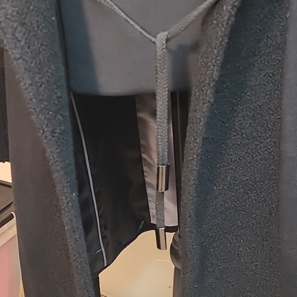Calvin Klein women's black coat. Lined in black and silver satin. Size 12 - Picture 6 of 15